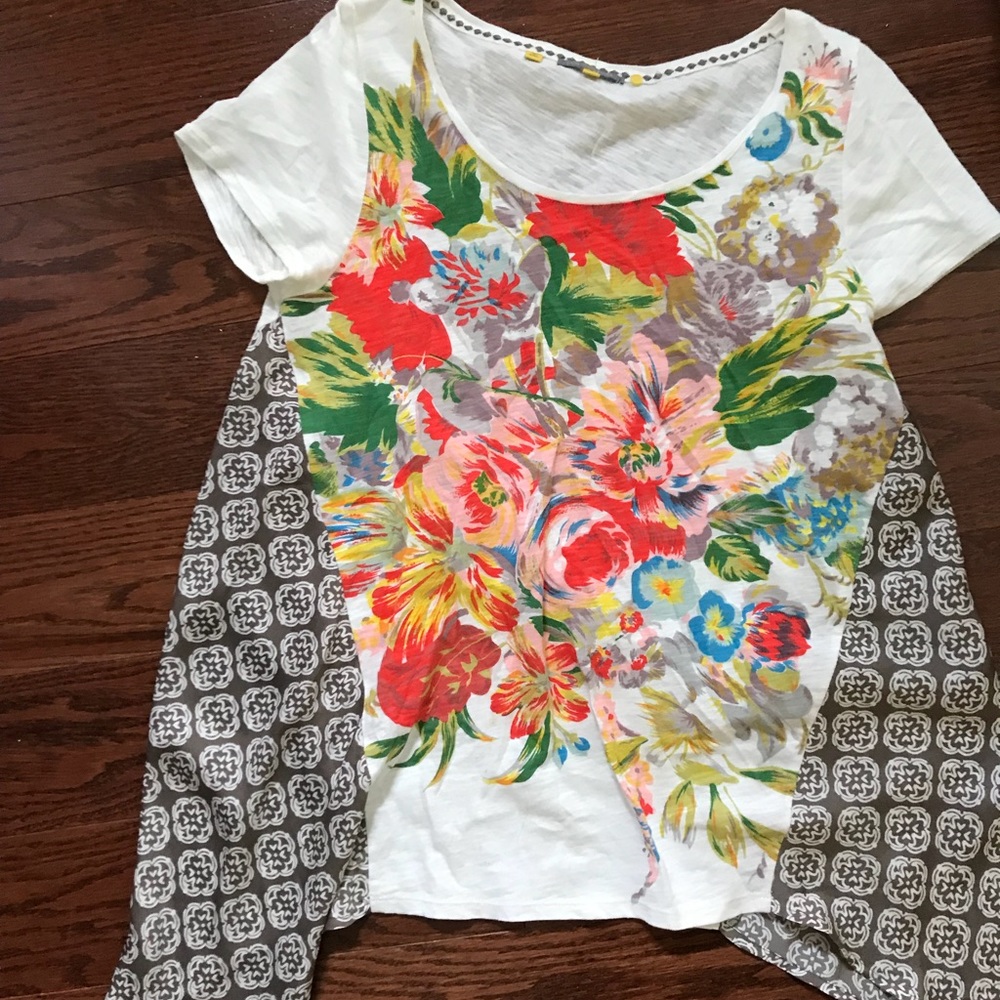 Little yellow button Anthropologie tee